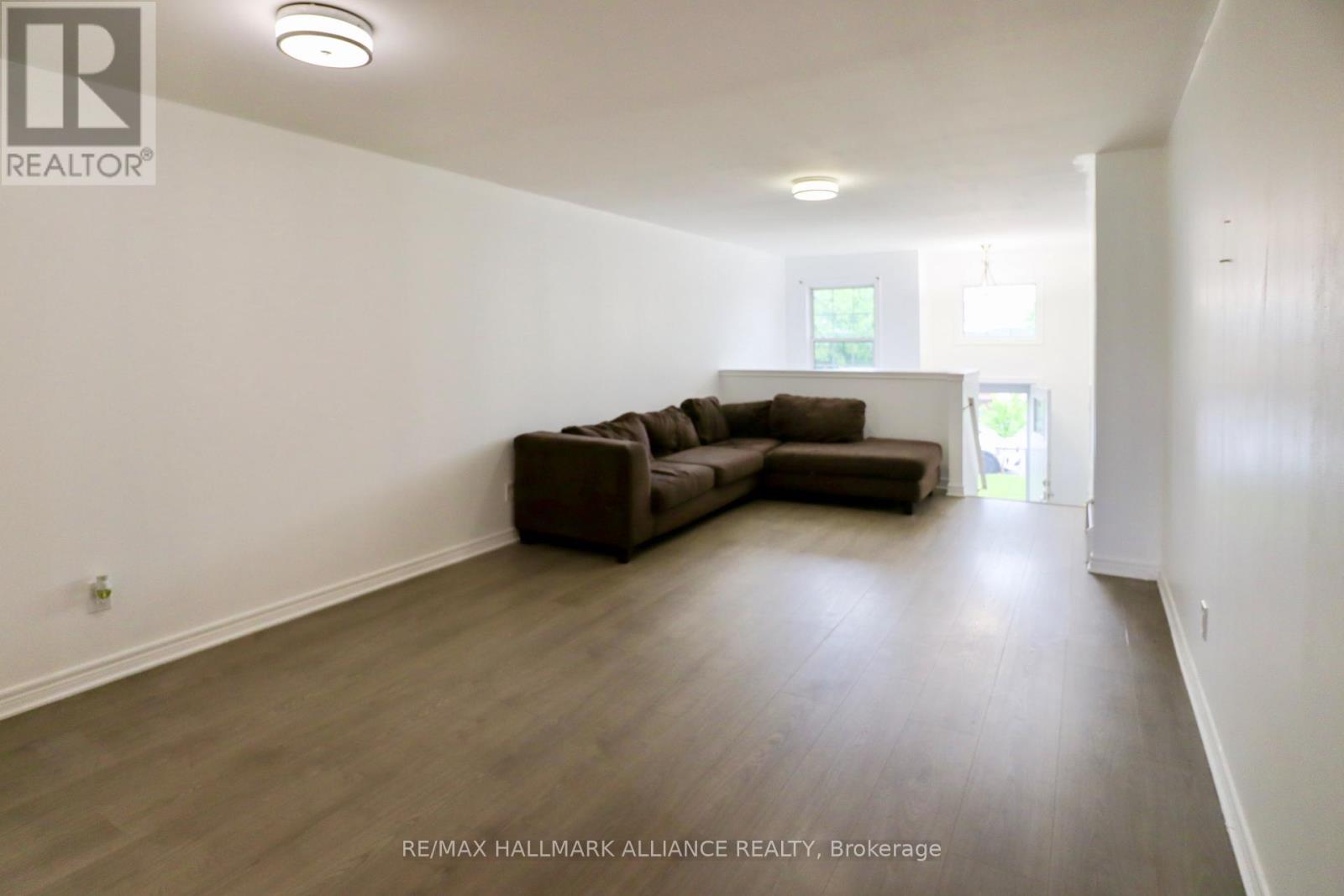8 Mcbride Drive, St. Catharines (Rykert/vansickle), Ontario  L2S 3Y4 - Photo 6 - X12113422