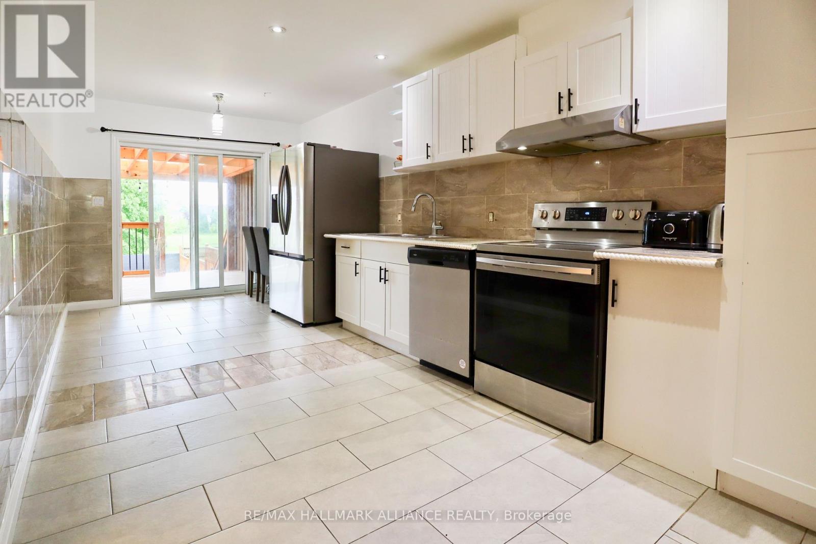 8 Mcbride Drive, St. Catharines (Rykert/vansickle), Ontario  L2S 3Y4 - Photo 7 - X12113422