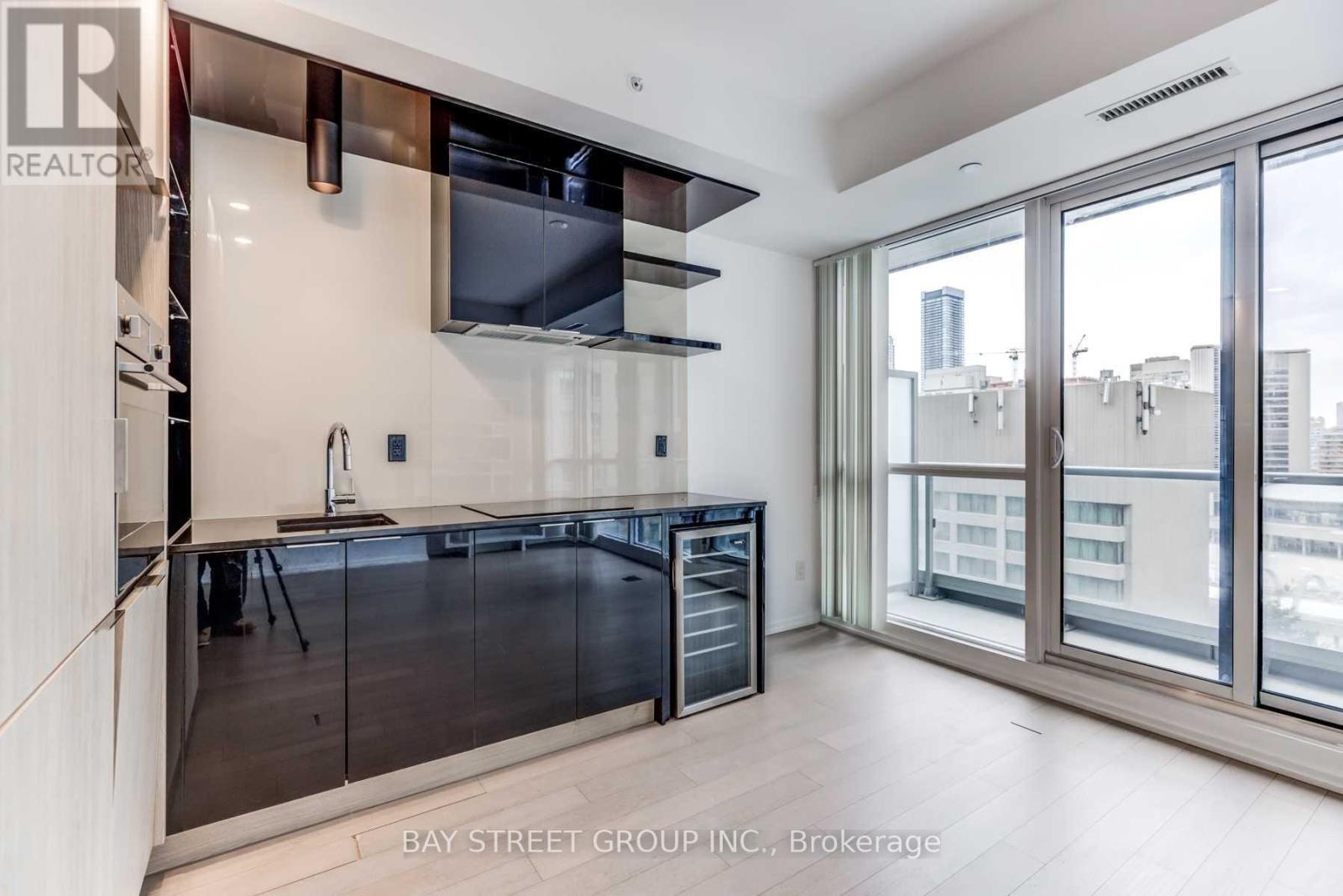 1402 - 70 Temperance Street, Toronto (Bay Street Corridor), Ontario  M5H 0B1 - Photo 10 - C12171886