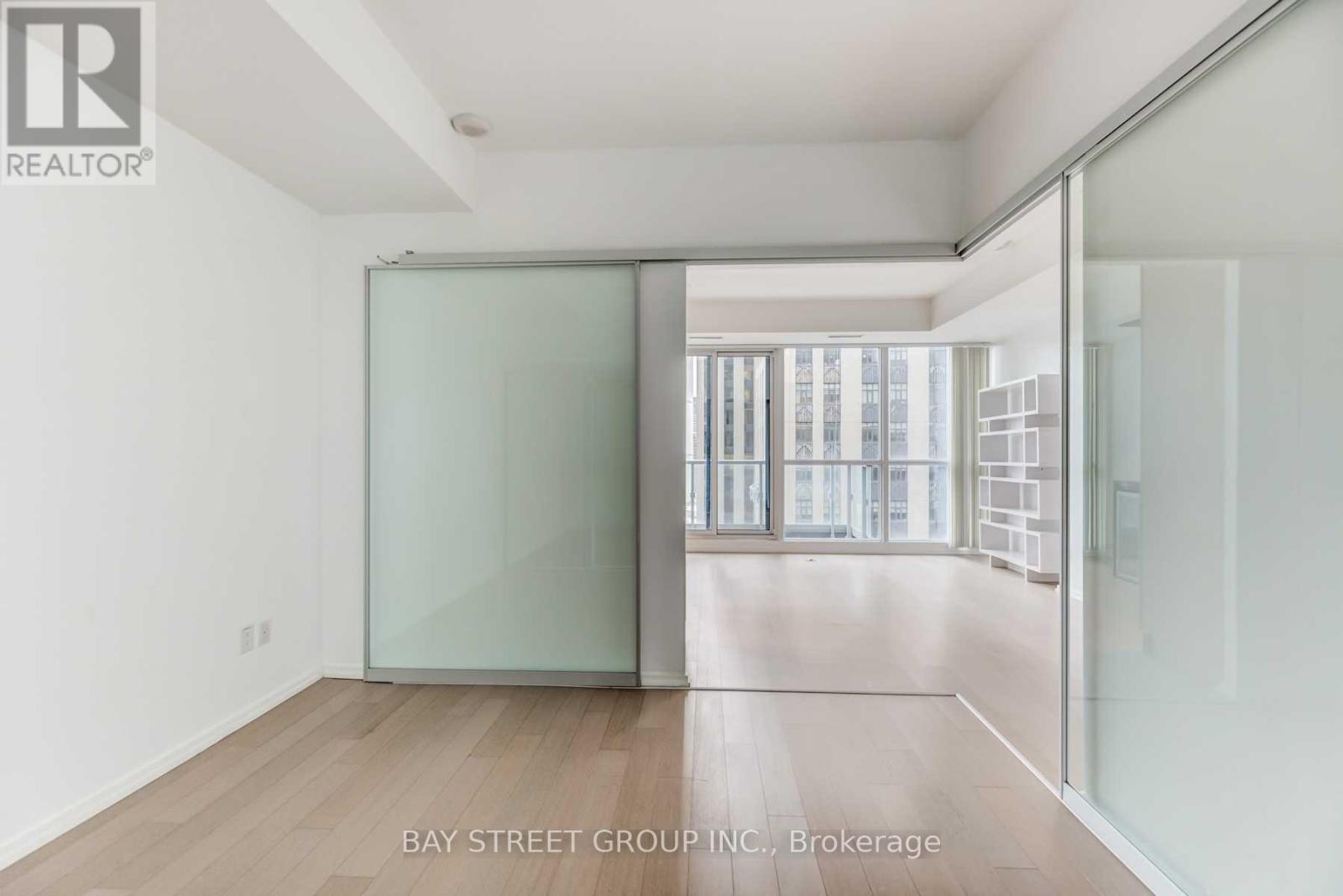 1402 - 70 Temperance Street, Toronto (Bay Street Corridor), Ontario  M5H 0B1 - Photo 13 - C12171886
