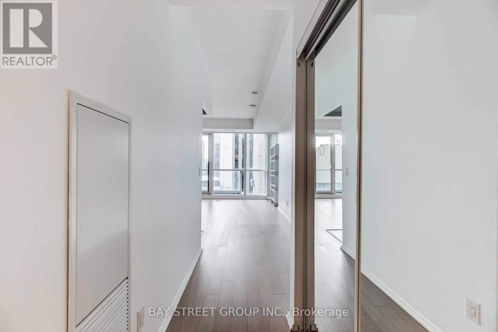 1402 - 70 Temperance Street, Toronto (Bay Street Corridor), Ontario  M5H 0B1 - Photo 2 - C12171886