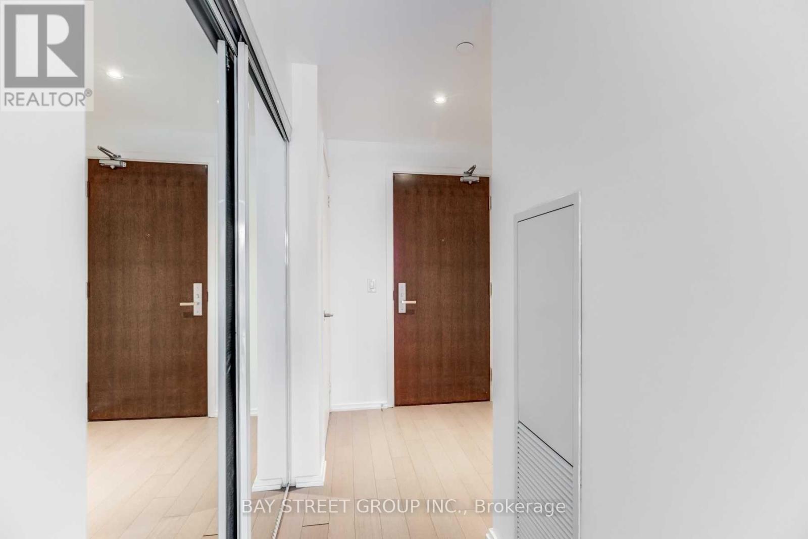 1402 - 70 Temperance Street, Toronto (Bay Street Corridor), Ontario  M5H 0B1 - Photo 3 - C12171886