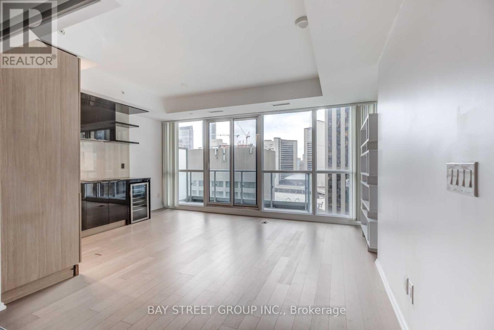 1402 - 70 Temperance Street, Toronto (Bay Street Corridor), Ontario  M5H 0B1 - Photo 4 - C12171886