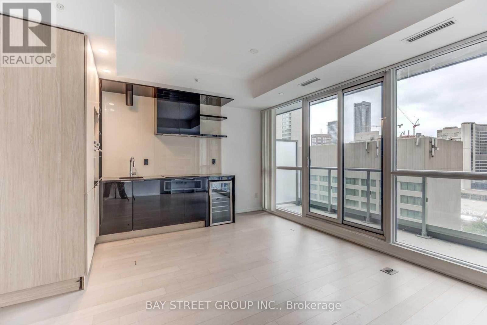 1402 - 70 Temperance Street, Toronto (Bay Street Corridor), Ontario  M5H 0B1 - Photo 5 - C12171886