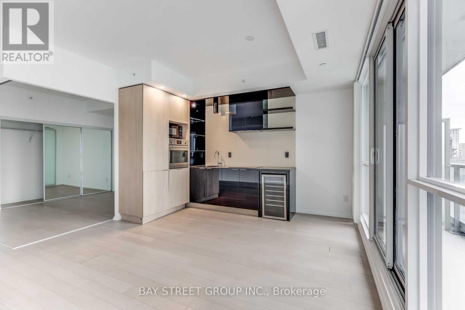 1402 - 70 Temperance Street, Toronto (Bay Street Corridor), Ontario  M5H 0B1 - Photo 6 - C12171886