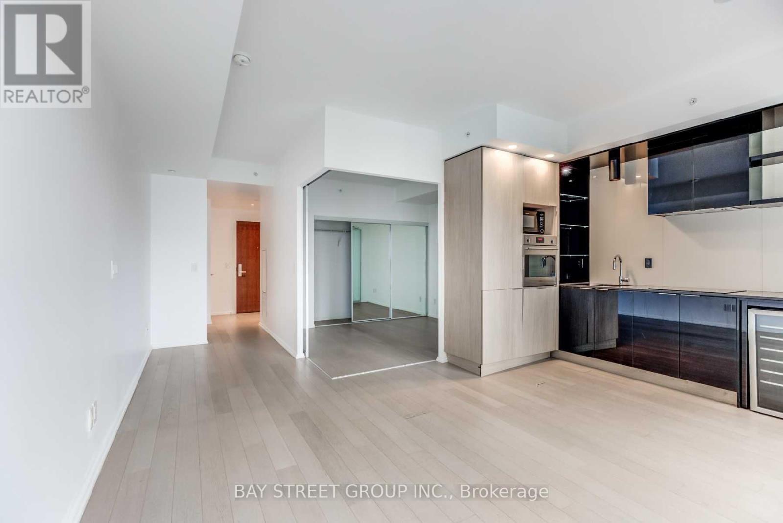 1402 - 70 Temperance Street, Toronto (Bay Street Corridor), Ontario  M5H 0B1 - Photo 7 - C12171886