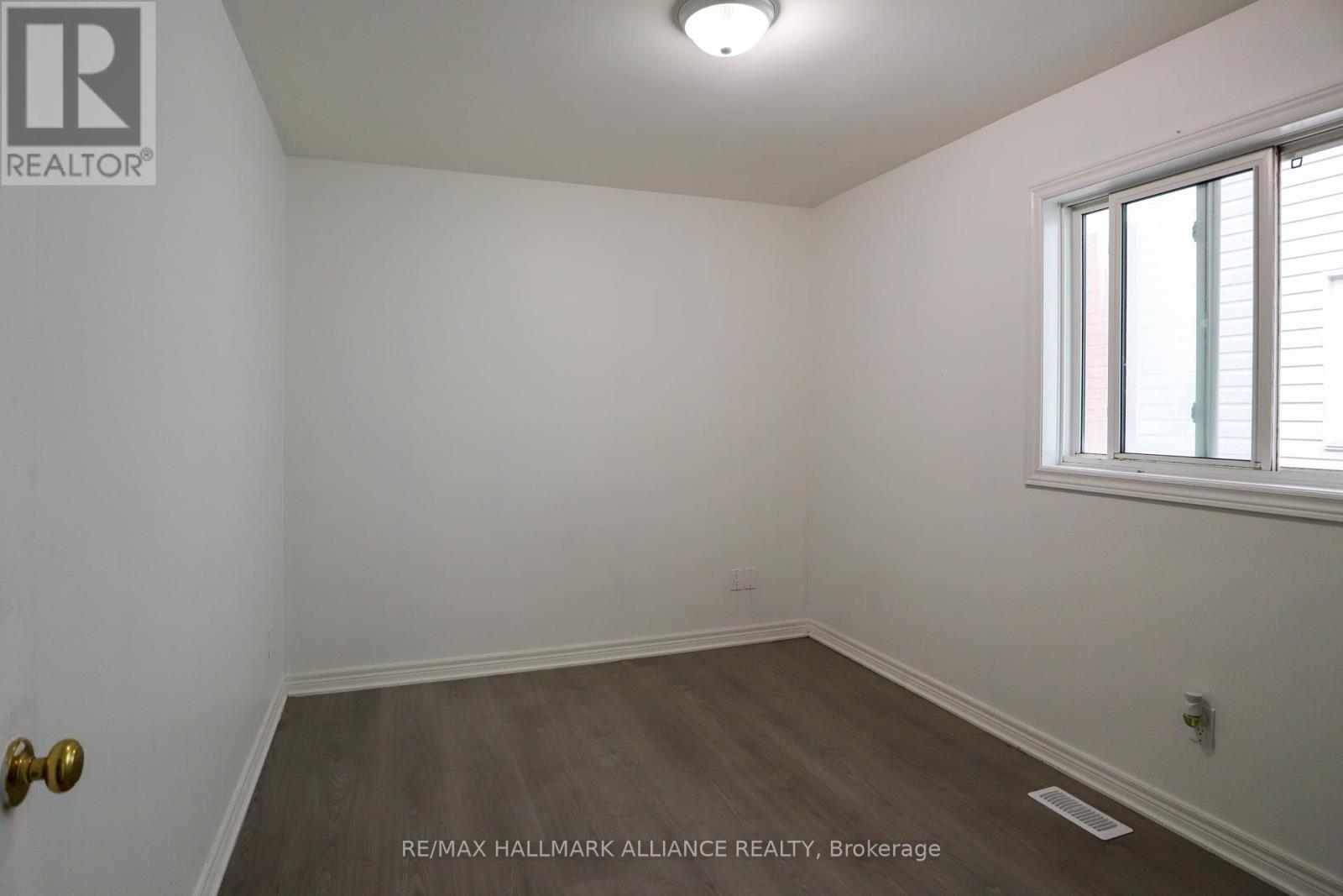 8 Mcbride Drive, St. Catharines (Rykert/vansickle), Ontario  L2S 3Y4 - Photo 12 - X12113422