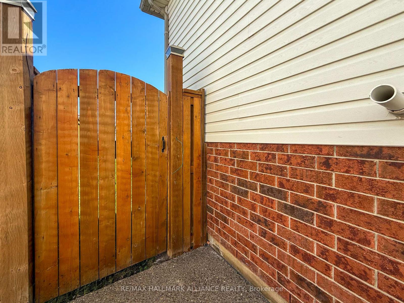 8 Mcbride Drive, St. Catharines (Rykert/vansickle), Ontario  L2S 3Y4 - Photo 27 - X12113422