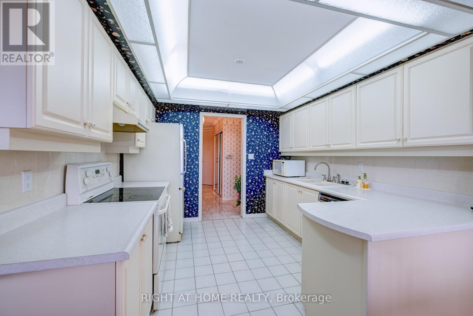 914 - 610 Bullock Drive, Markham, Ontario  L3R 0G1 - Photo 22 - N12169789