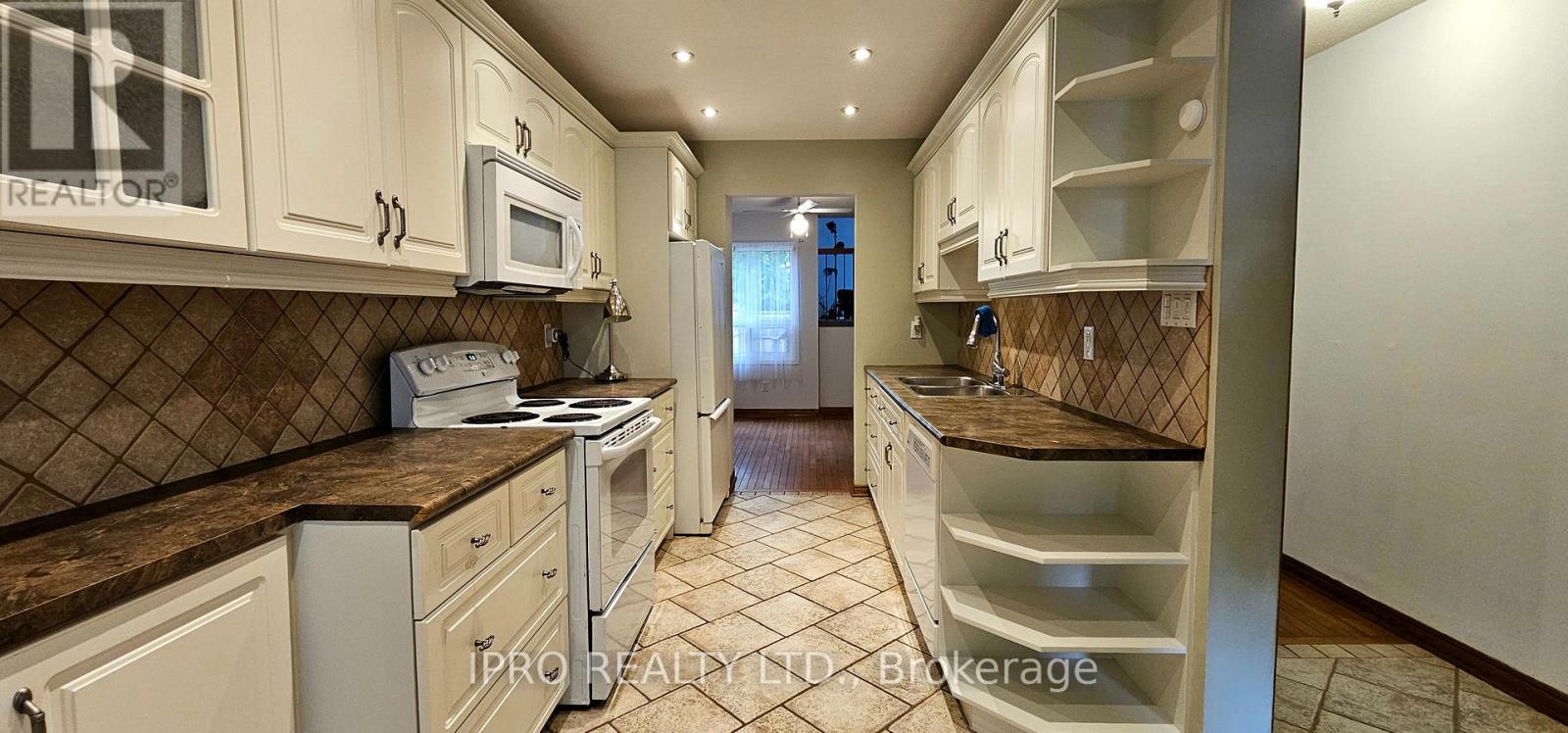 12 Simmons Boulevard, Brampton, Ontario  L6V 3V5 - Photo 9 - W12050860