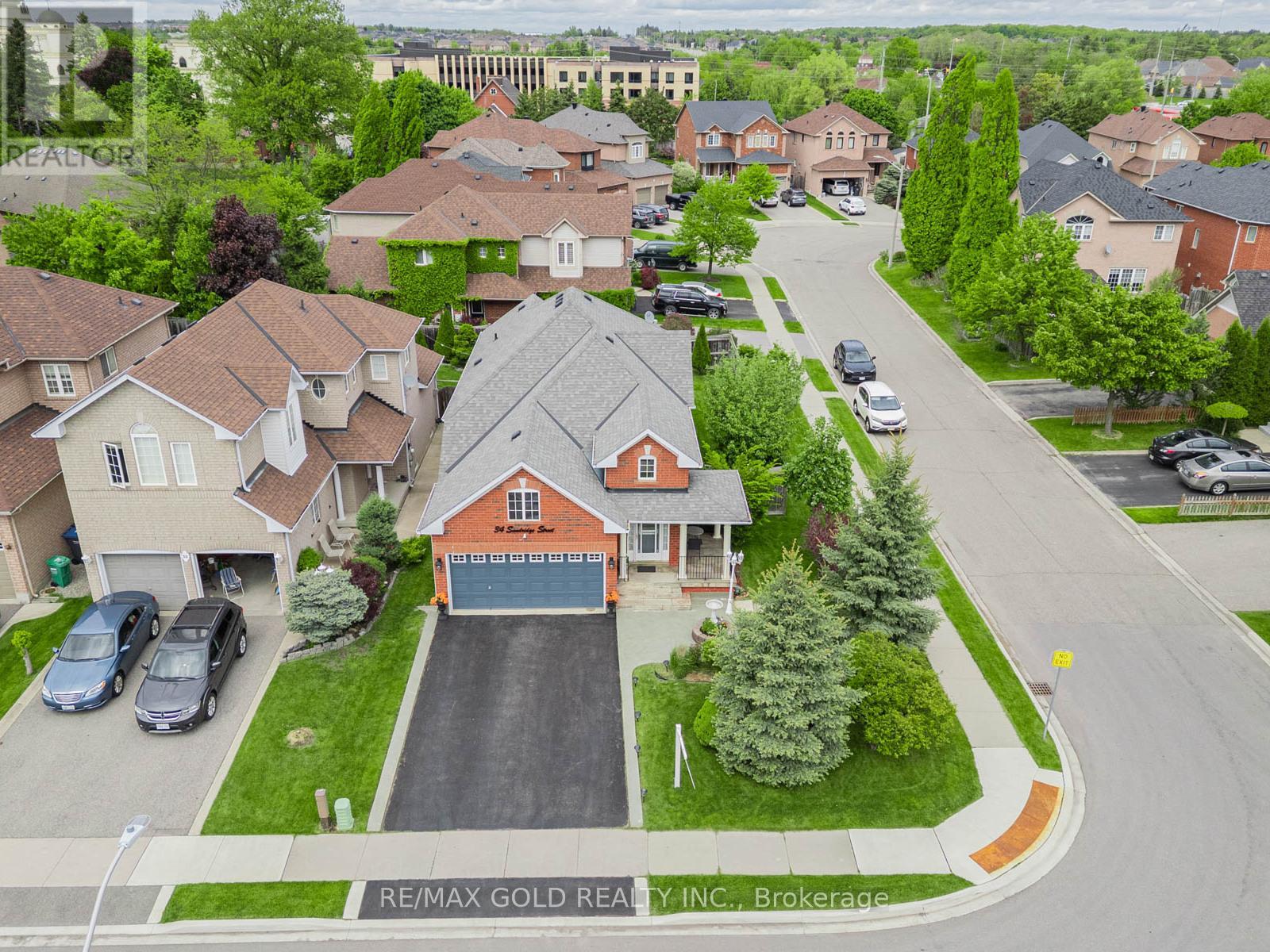 34 Sundridge Street, Brampton (Snelgrove), Ontario  L7A 2J9 - Photo 2 - W12171300
