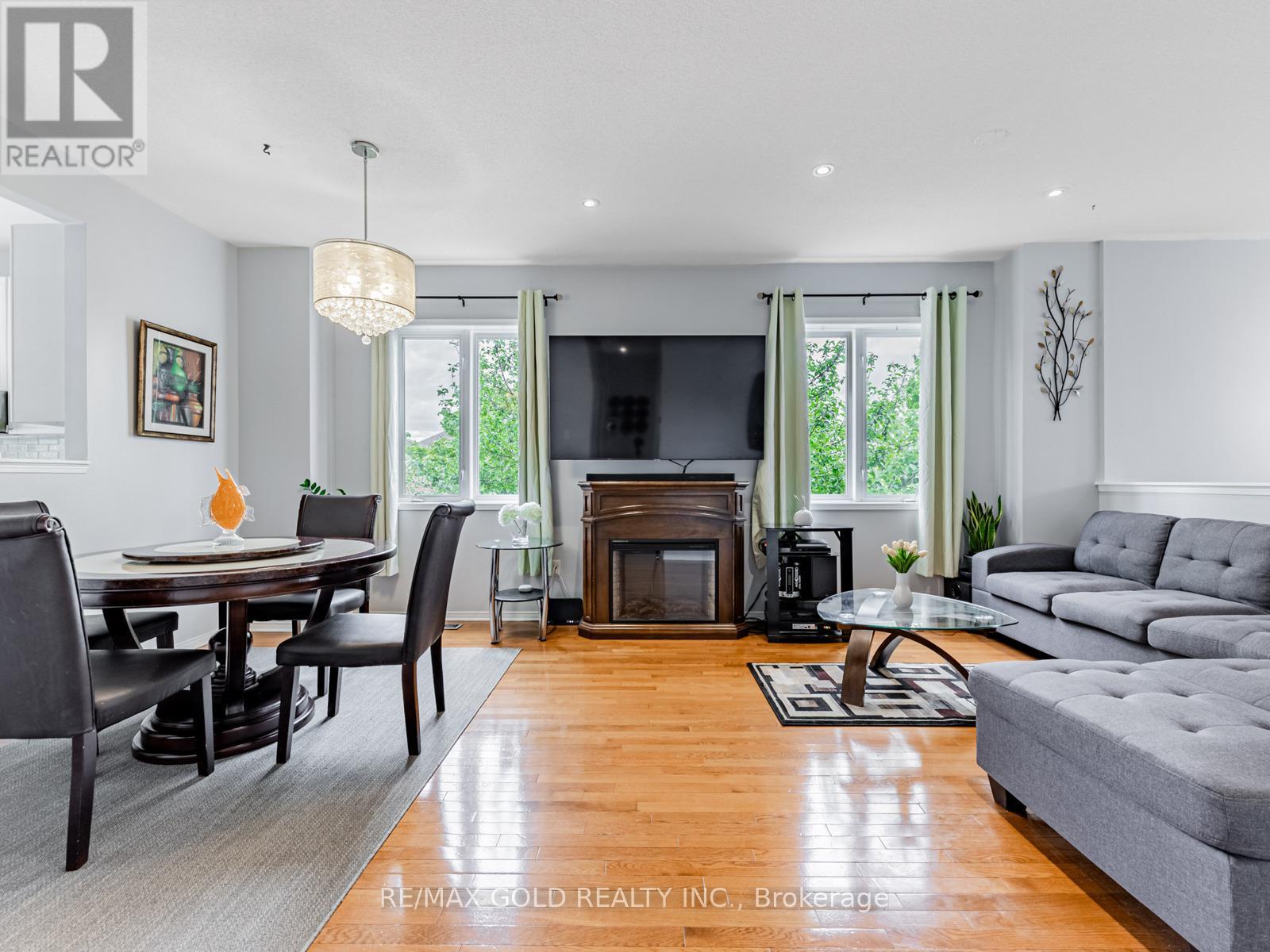34 Sundridge Street, Brampton (Snelgrove), Ontario  L7A 2J9 - Photo 4 - W12171300
