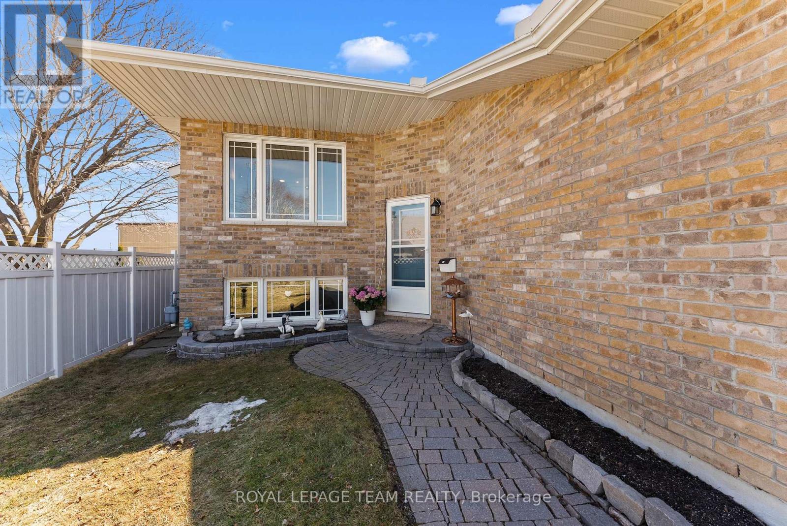 Property at 88 THOMAS STREET S image 2