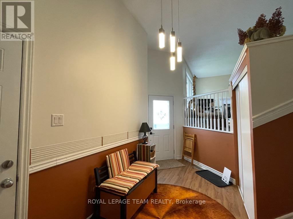 88 Thomas Street S, Arnprior, Ontario  K7S 3R2 - Photo 8 - X12091927