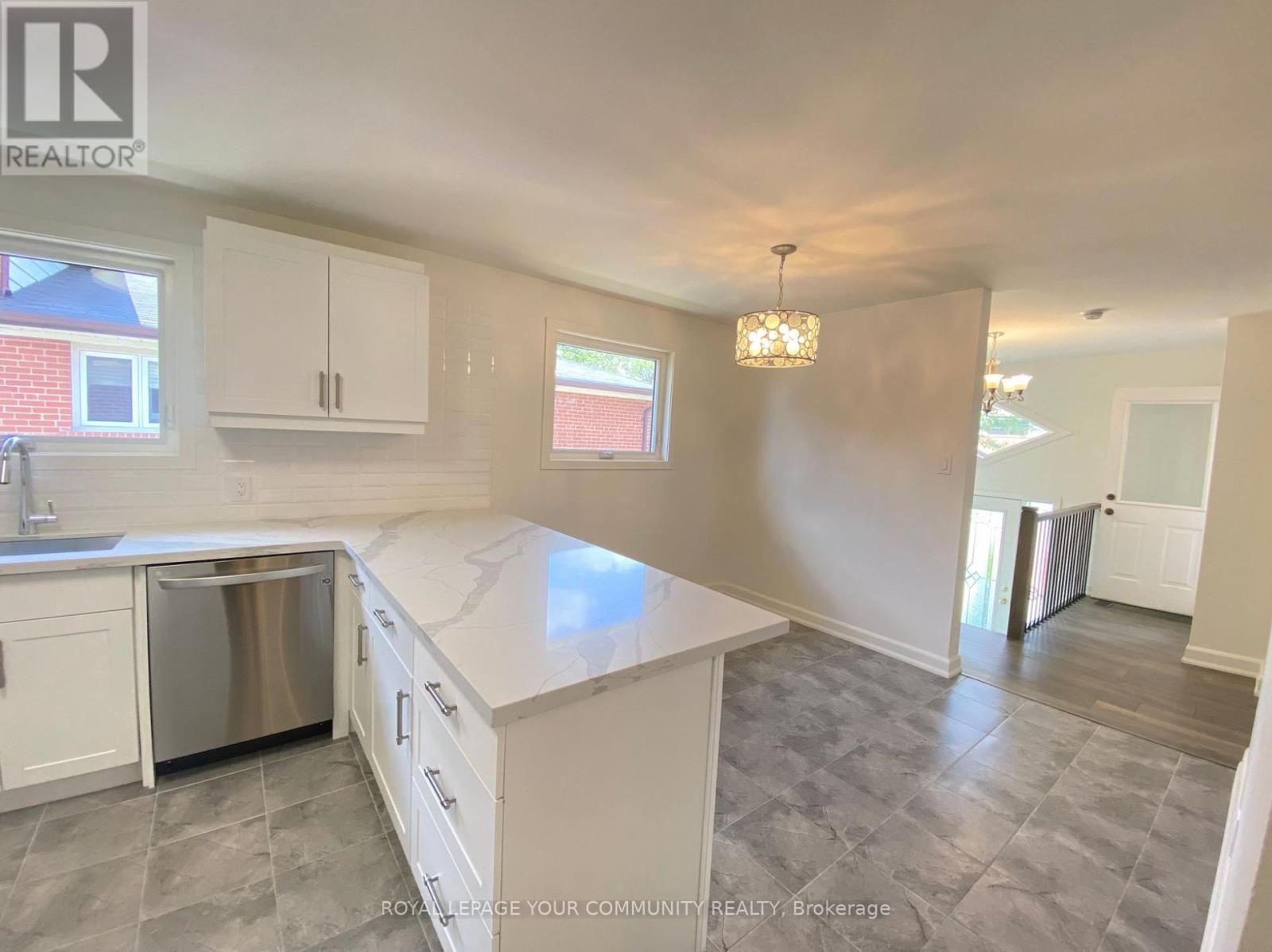 Upper Lvl - 35 Raymond Road, Vaughan, Ontario  L4L 2K9 - Photo 5 - N12165055