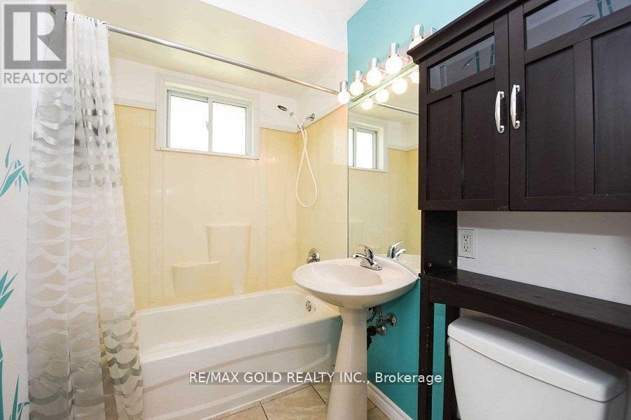 3657 Woodruff Crescent, Mississauga, Ontario  L4T 1T8 - Photo 8 - W12171891