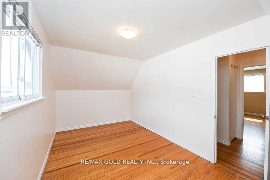 3657 Woodruff Crescent, Mississauga, Ontario  L4T 1T8 - Photo 9 - W12171891