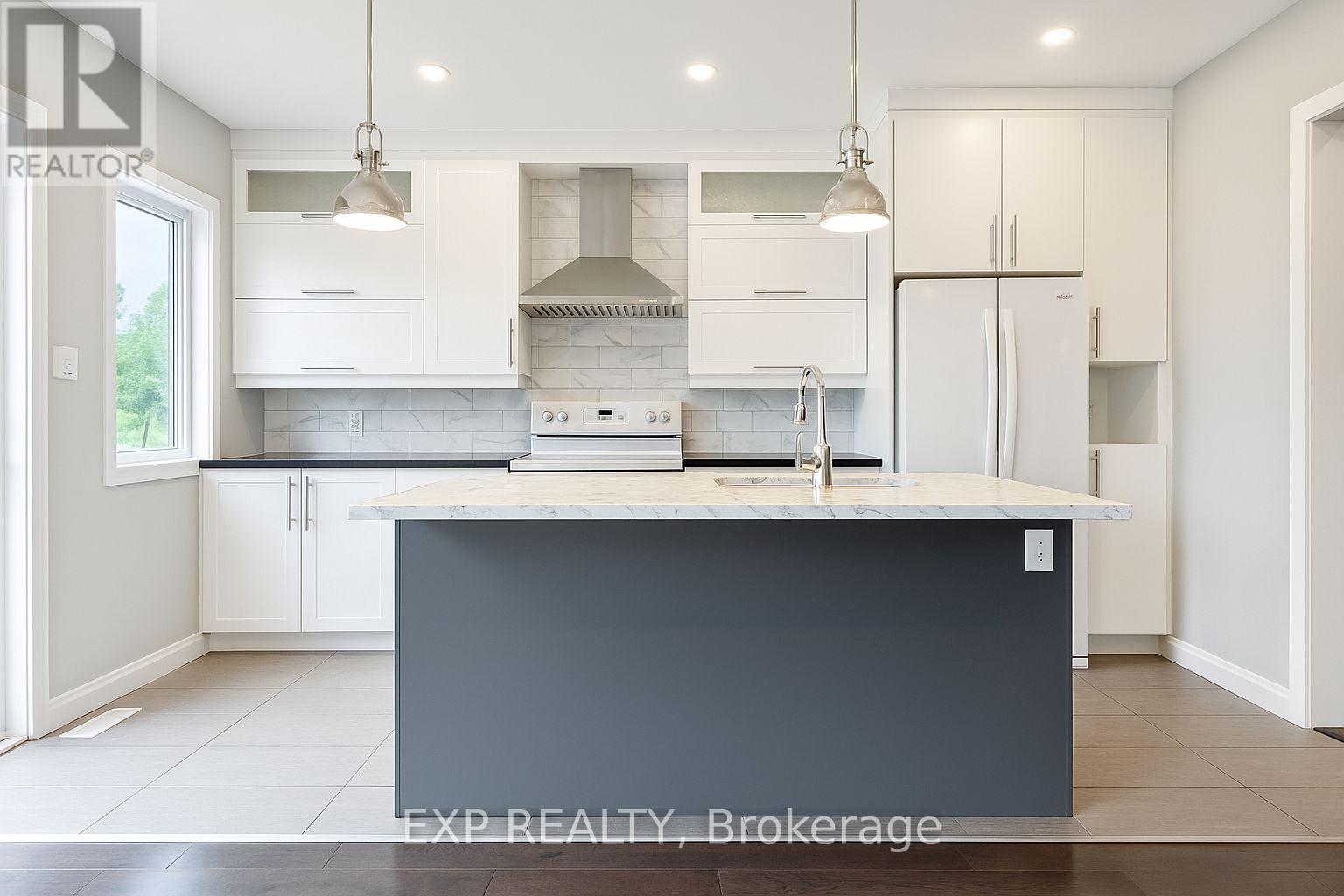 196 St Malo Place, Russell, Ontario  K0A 1W0 - Photo 12 - X12171910