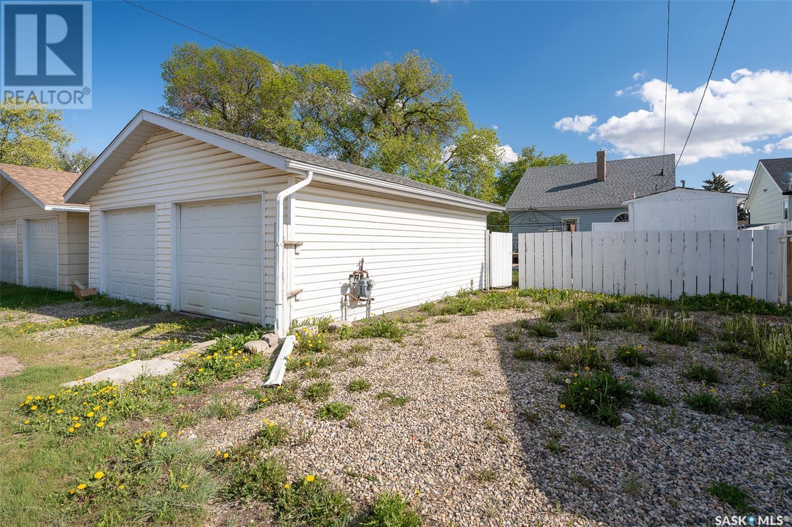 Property at 444 Ominica STREET E image 2