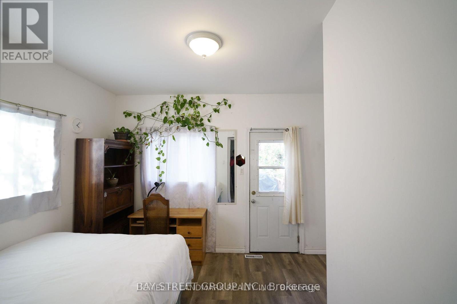 Main And Second Floor - 30 Ash Crescent, Toronto, Ontario  M8W 1E4 - Photo 2 - W12171914