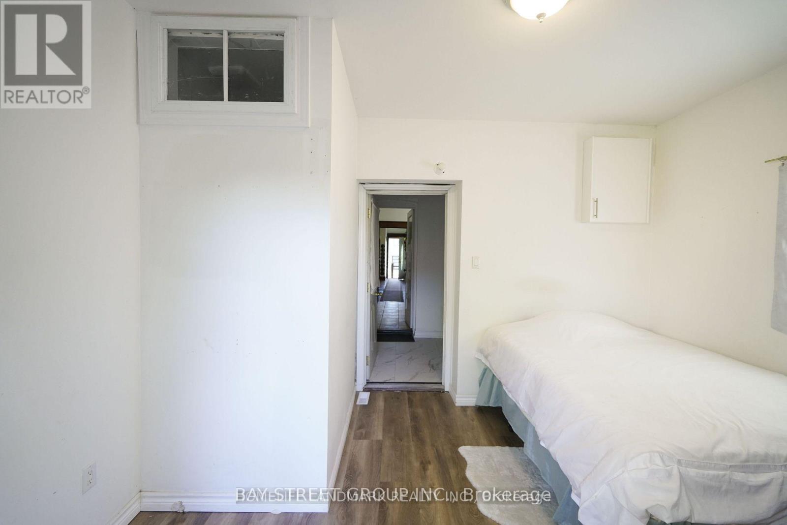 Main And Second Floor - 30 Ash Crescent, Toronto, Ontario  M8W 1E4 - Photo 3 - W12171914