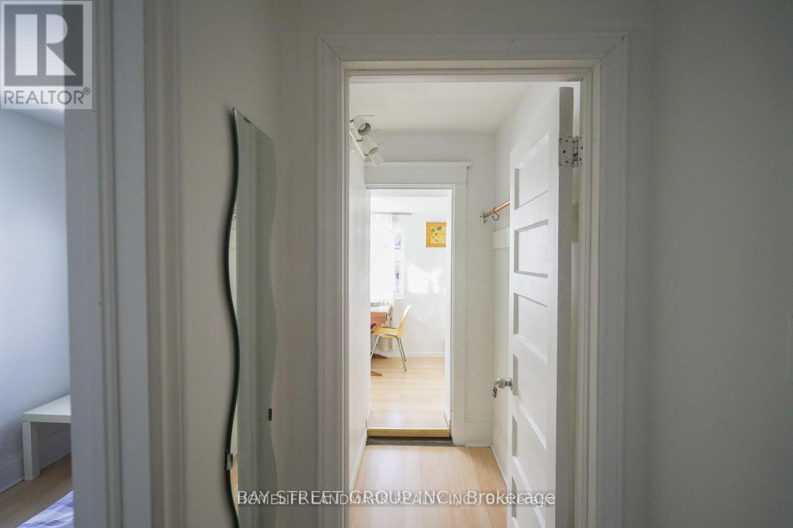 Main And Second Floor - 30 Ash Crescent, Toronto, Ontario  M8W 1E4 - Photo 5 - W12171914