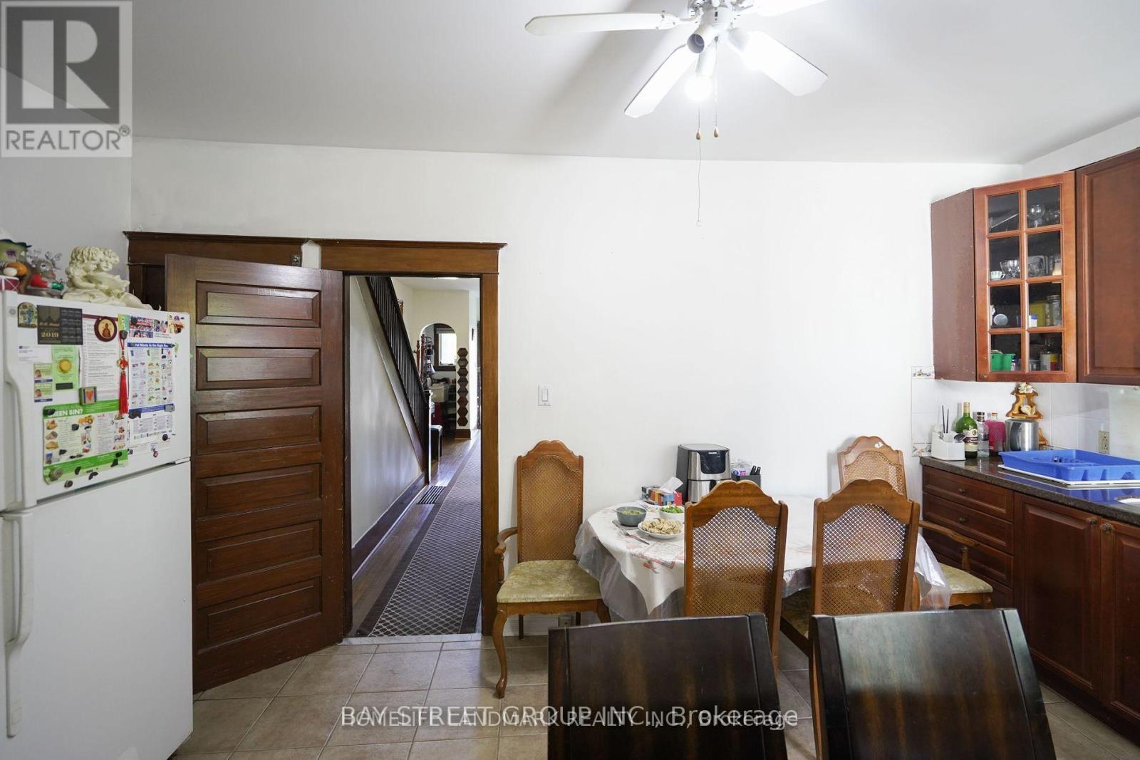 Main And Second Floor - 30 Ash Crescent, Toronto, Ontario  M8W 1E4 - Photo 9 - W12171914