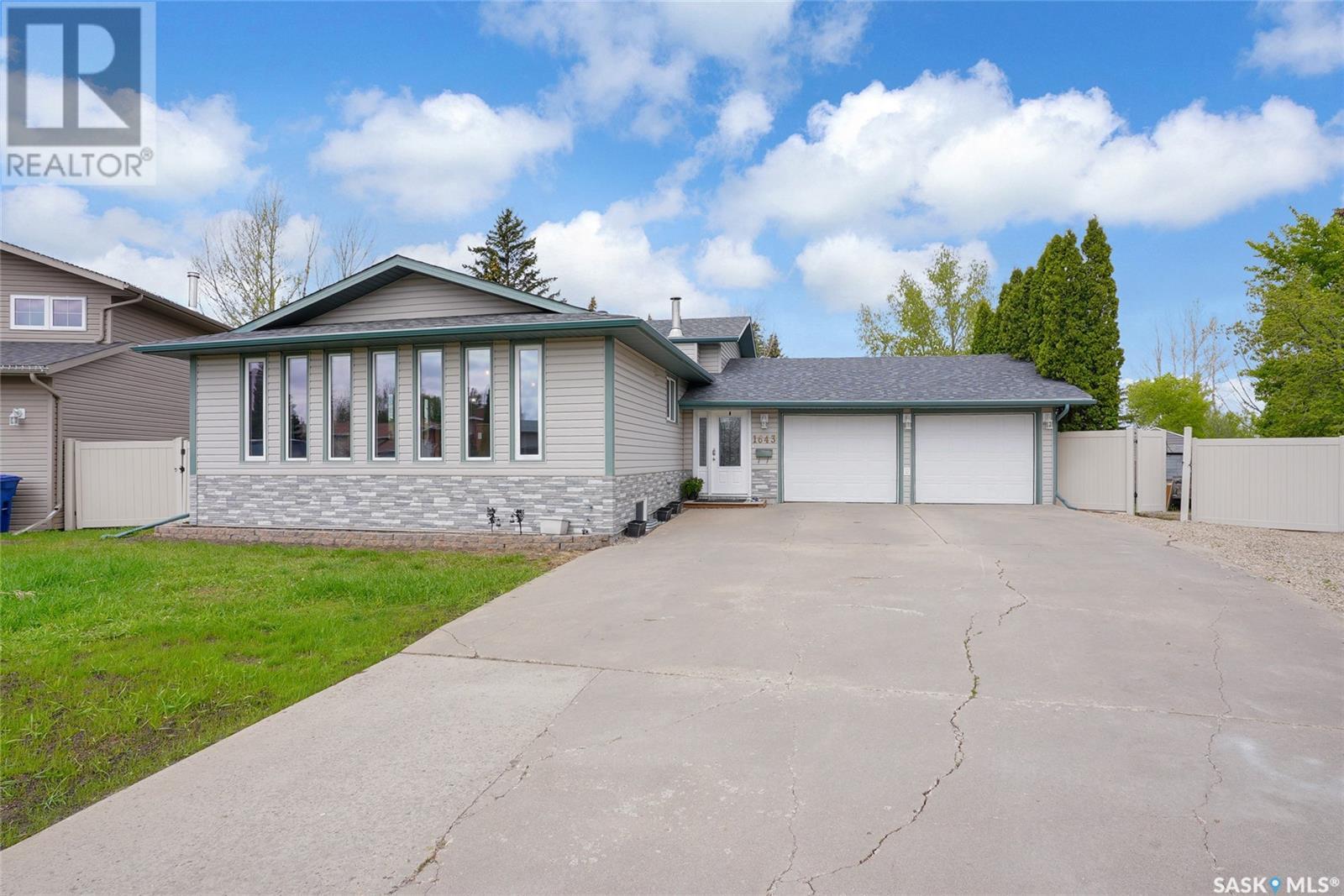 1643 General CRESCENT, Moose Jaw, Saskatchewan