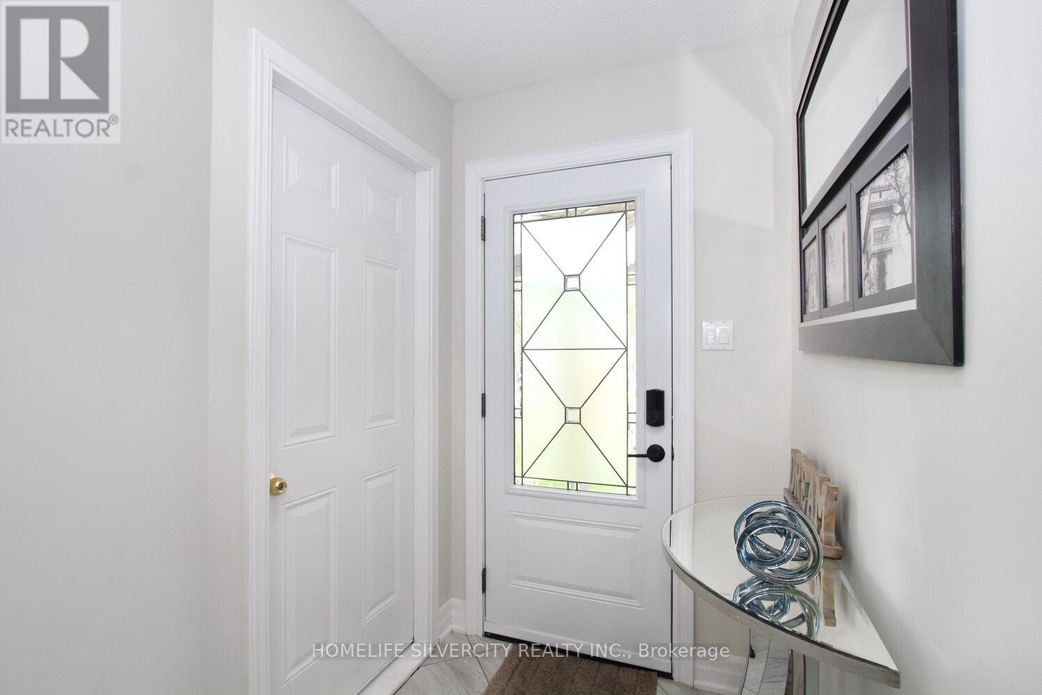 74 Buttercup Lane, Brampton, Ontario  L6R 1J8 - Photo 5 - W12155675