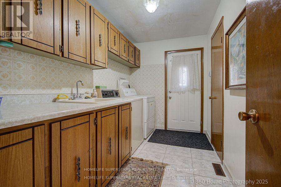 2361 Nikanna Road, Mississauga, Ontario  L5C 2W8 - Photo 17 - W12171924