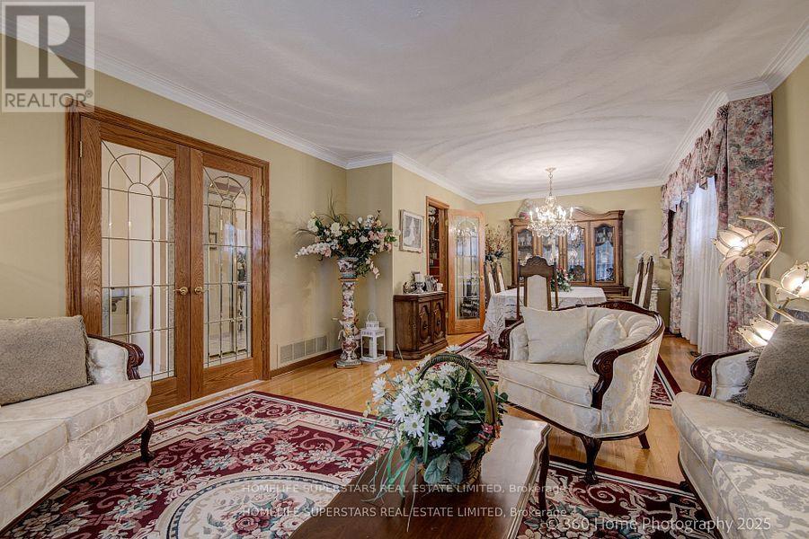 2361 Nikanna Road, Mississauga, Ontario  L5C 2W8 - Photo 7 - W12171924