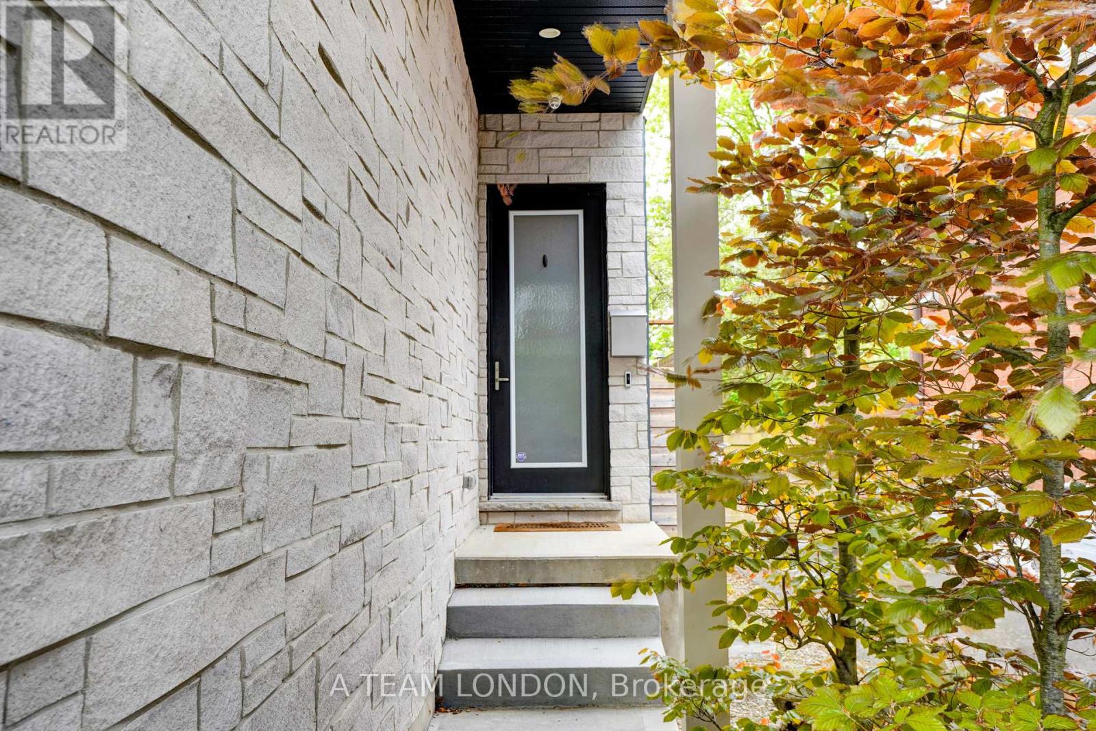 Property at 173 LANGARTH STREET E image 3