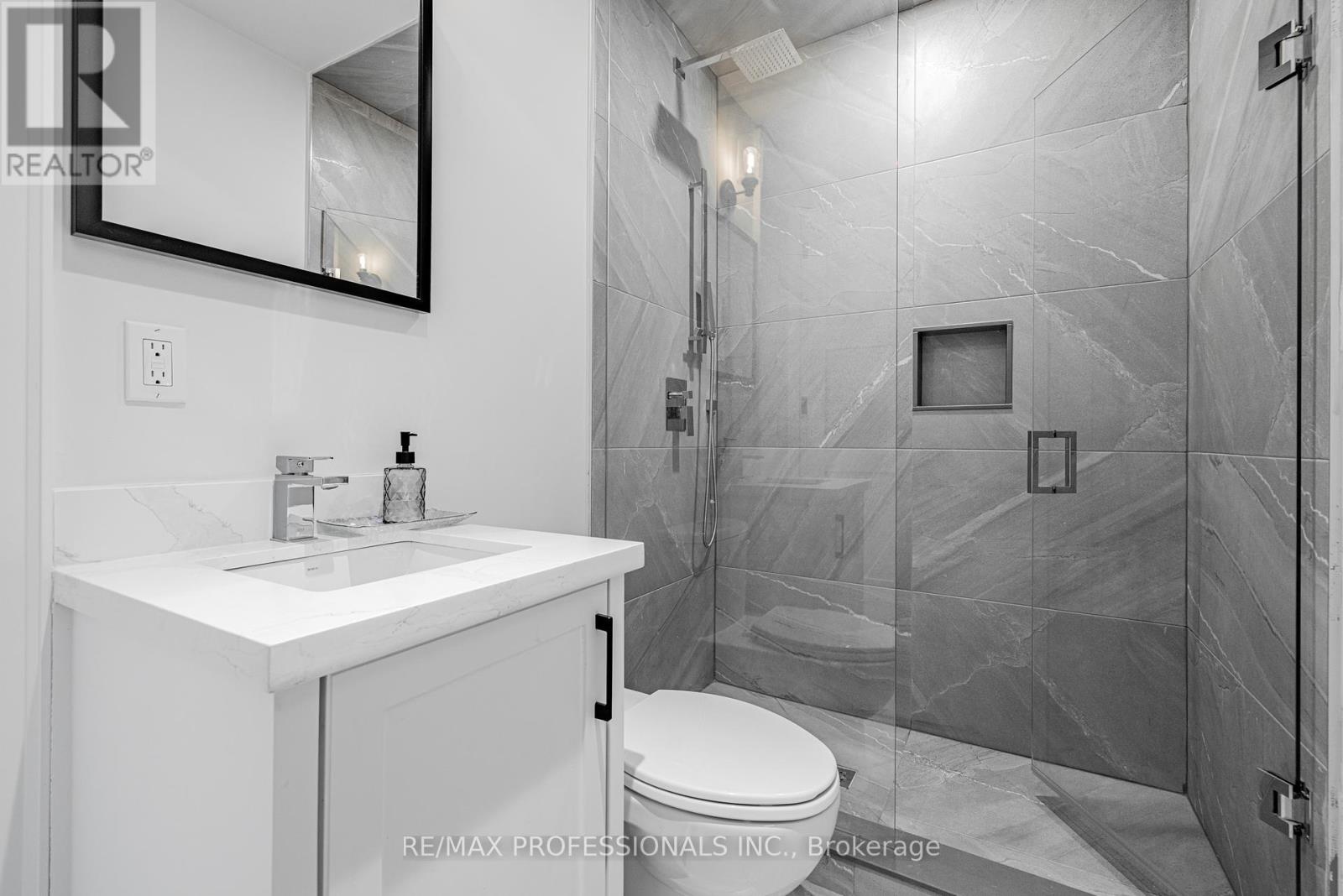 152 Wells Street, Aurora (Aurora Village), Ontario  L4G 1T7 - Photo 34 - N12096385
