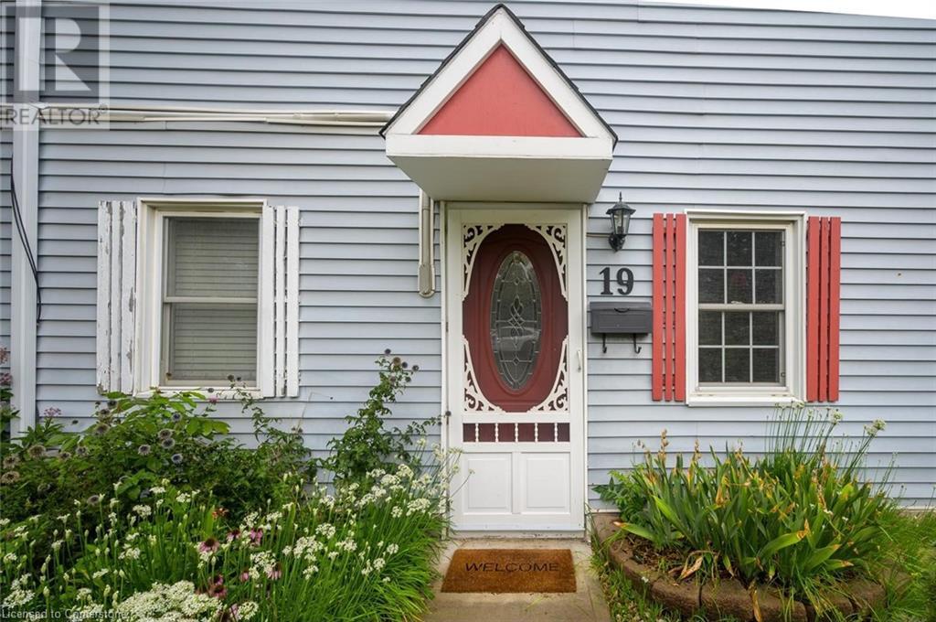 Property at 19 STRACHAN Street E image 3
