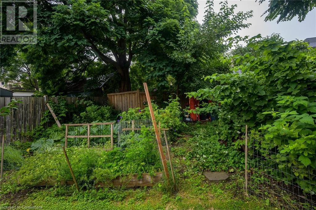 Property at 19 STRACHAN Street E image 5