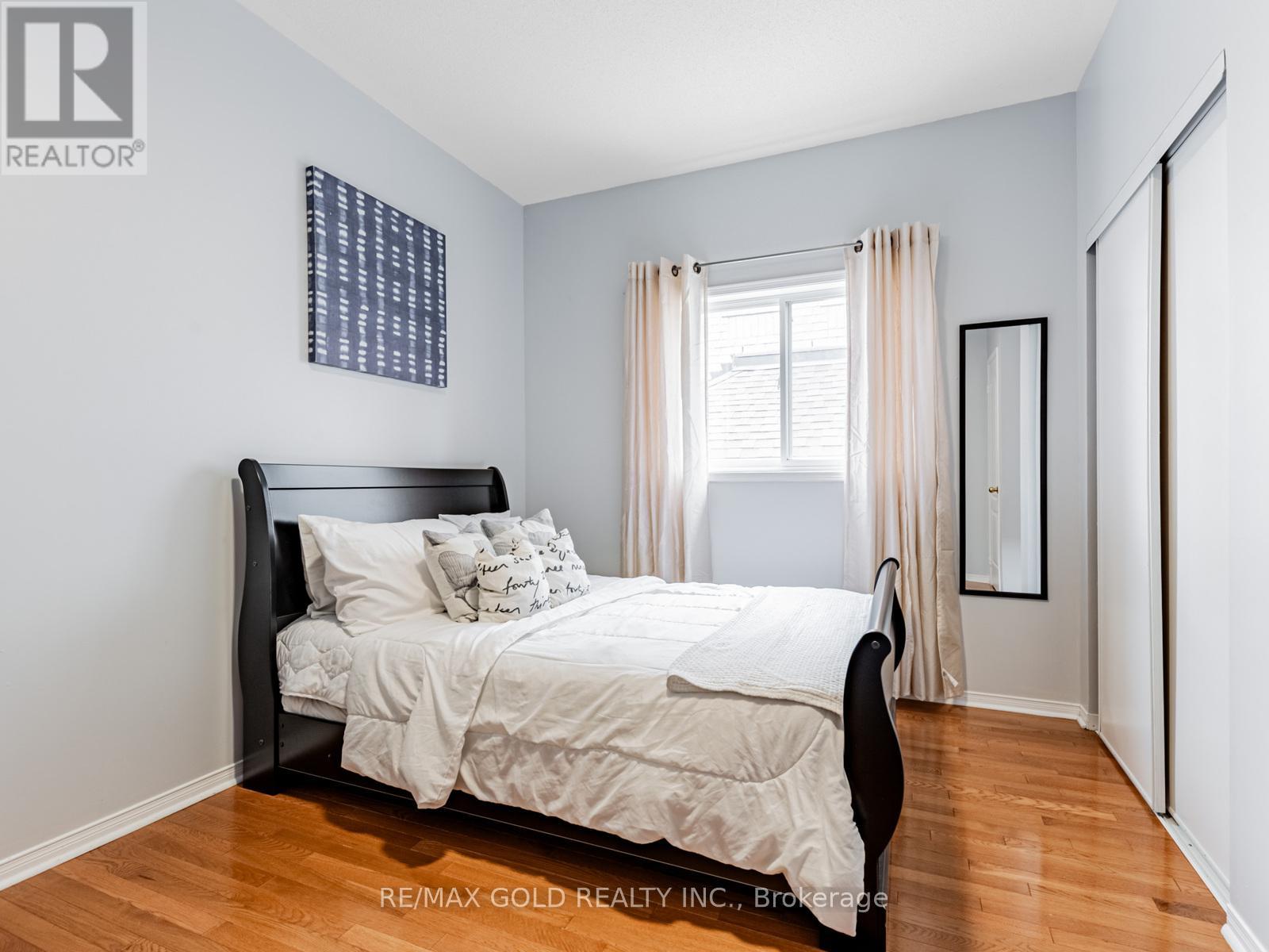 34 Sundridge Street, Brampton, Ontario  L7A 2J9 - Photo 12 - W12171300