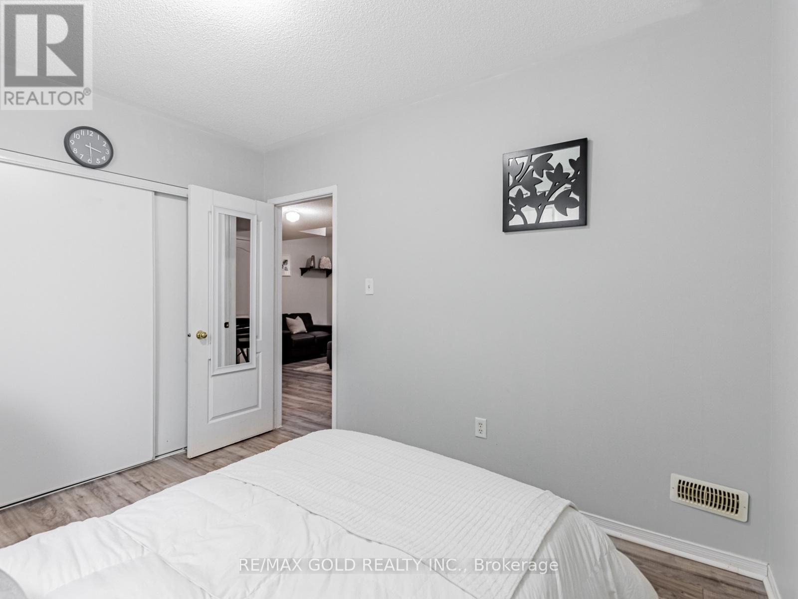 34 Sundridge Street, Brampton (Snelgrove), Ontario  L7A 2J9 - Photo 15 - W12171300