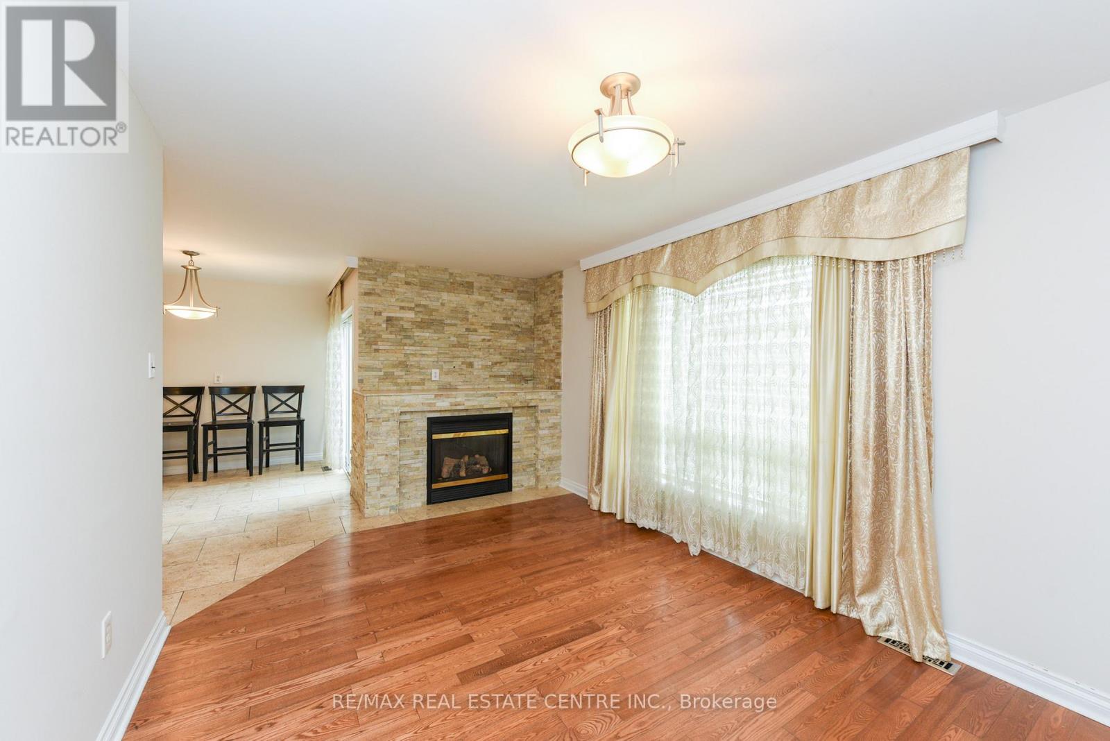 5989 Sidmouth Street, Mississauga, Ontario  L5V 2Z5 - Photo 11 - W12156506