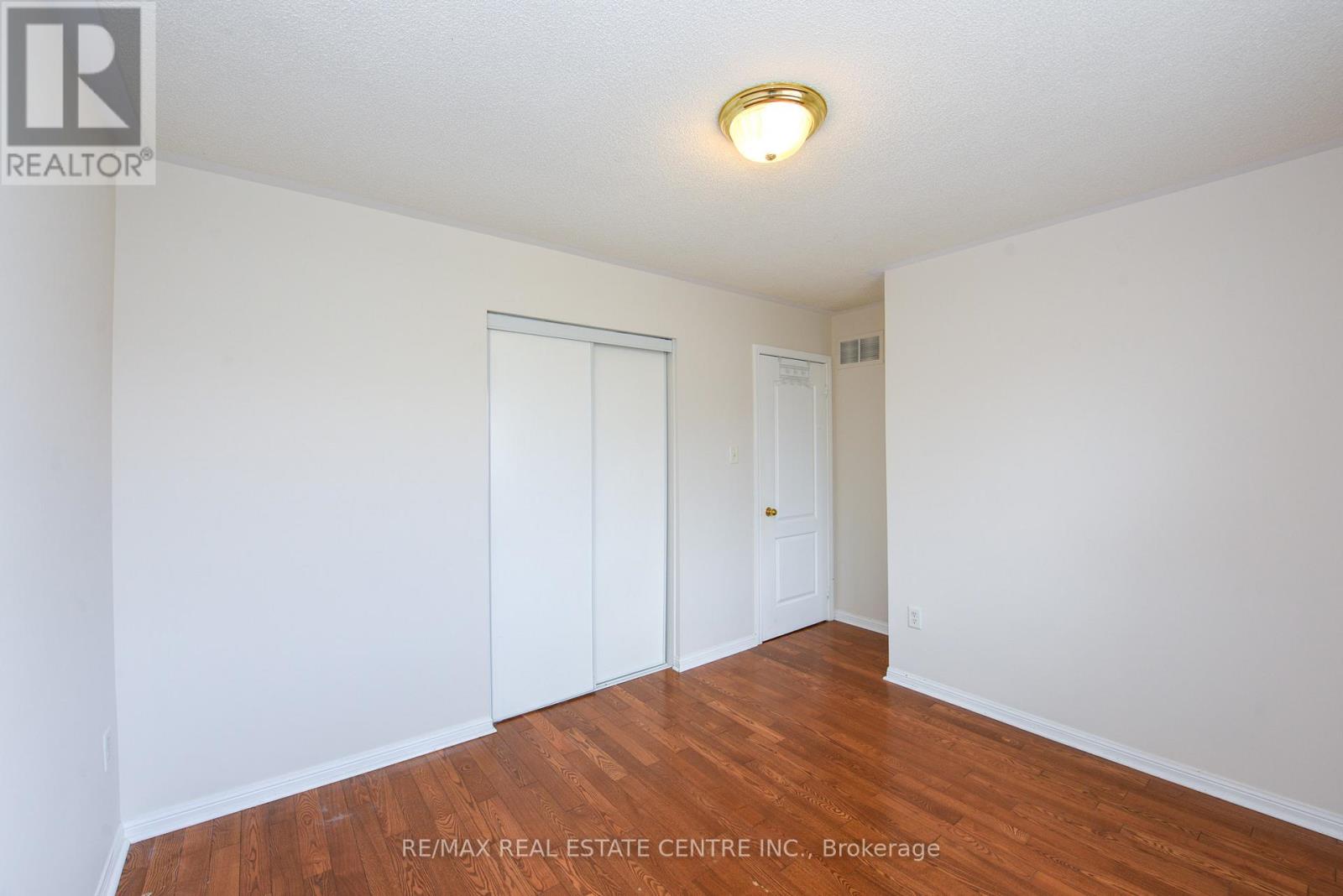 5989 Sidmouth Street, Mississauga, Ontario  L5V 2Z5 - Photo 20 - W12156506