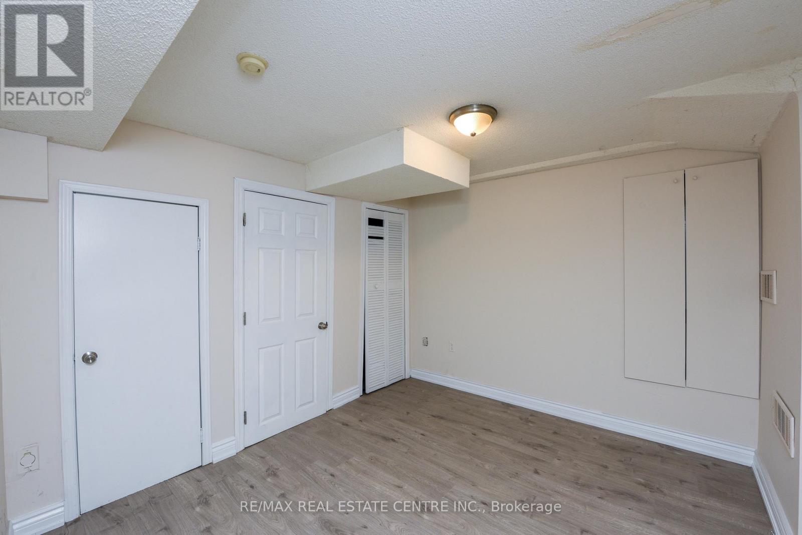 5989 Sidmouth Street, Mississauga, Ontario  L5V 2Z5 - Photo 34 - W12156506