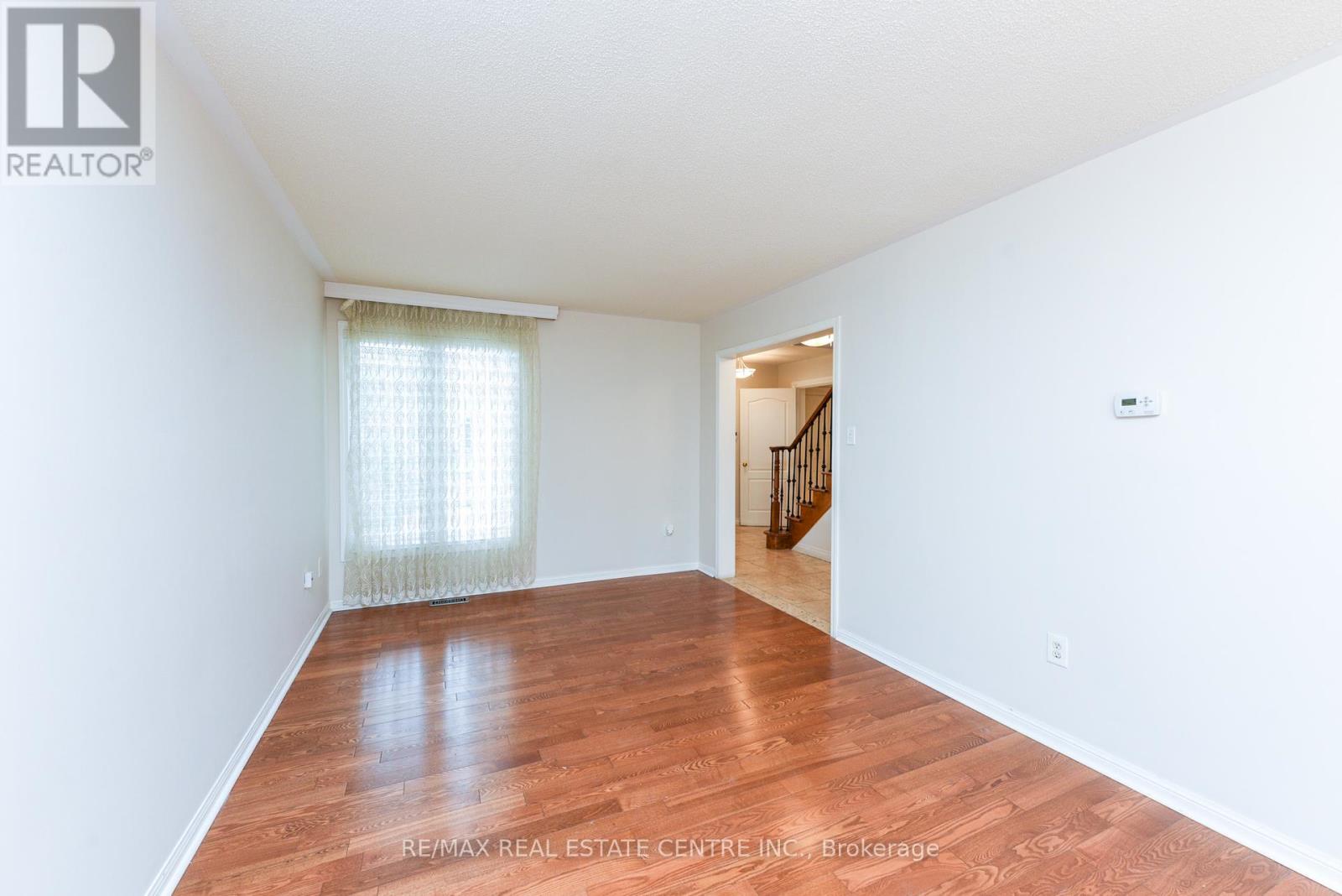 5989 Sidmouth Street, Mississauga, Ontario  L5V 2Z5 - Photo 8 - W12156506