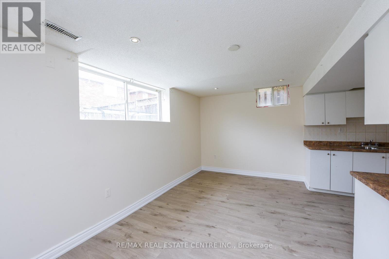 5989 Sidmouth Street, Mississauga, Ontario  L5V 2Z5 - Photo 39 - W12156506
