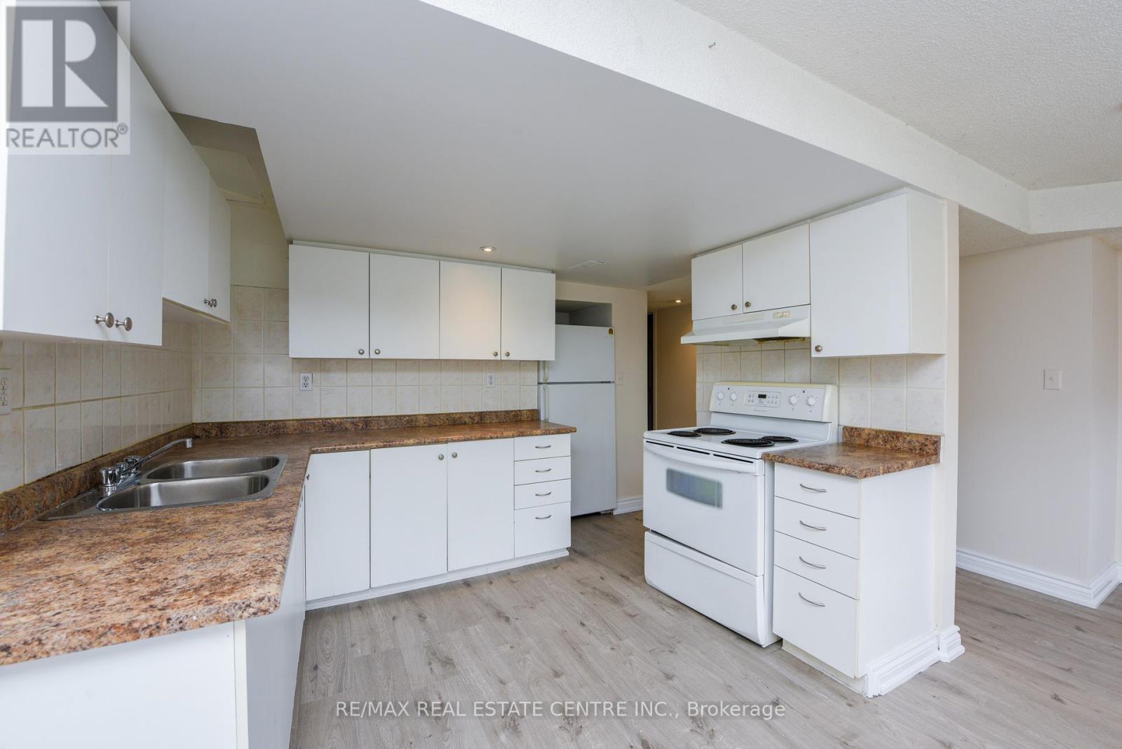 5989 Sidmouth Street, Mississauga, Ontario  L5V 2Z5 - Photo 42 - W12156506