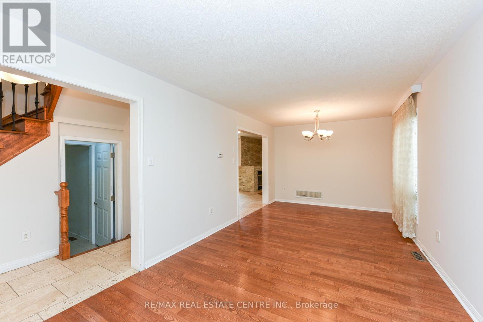 5989 Sidmouth Street, Mississauga, Ontario  L5V 2Z5 - Photo 9 - W12156506