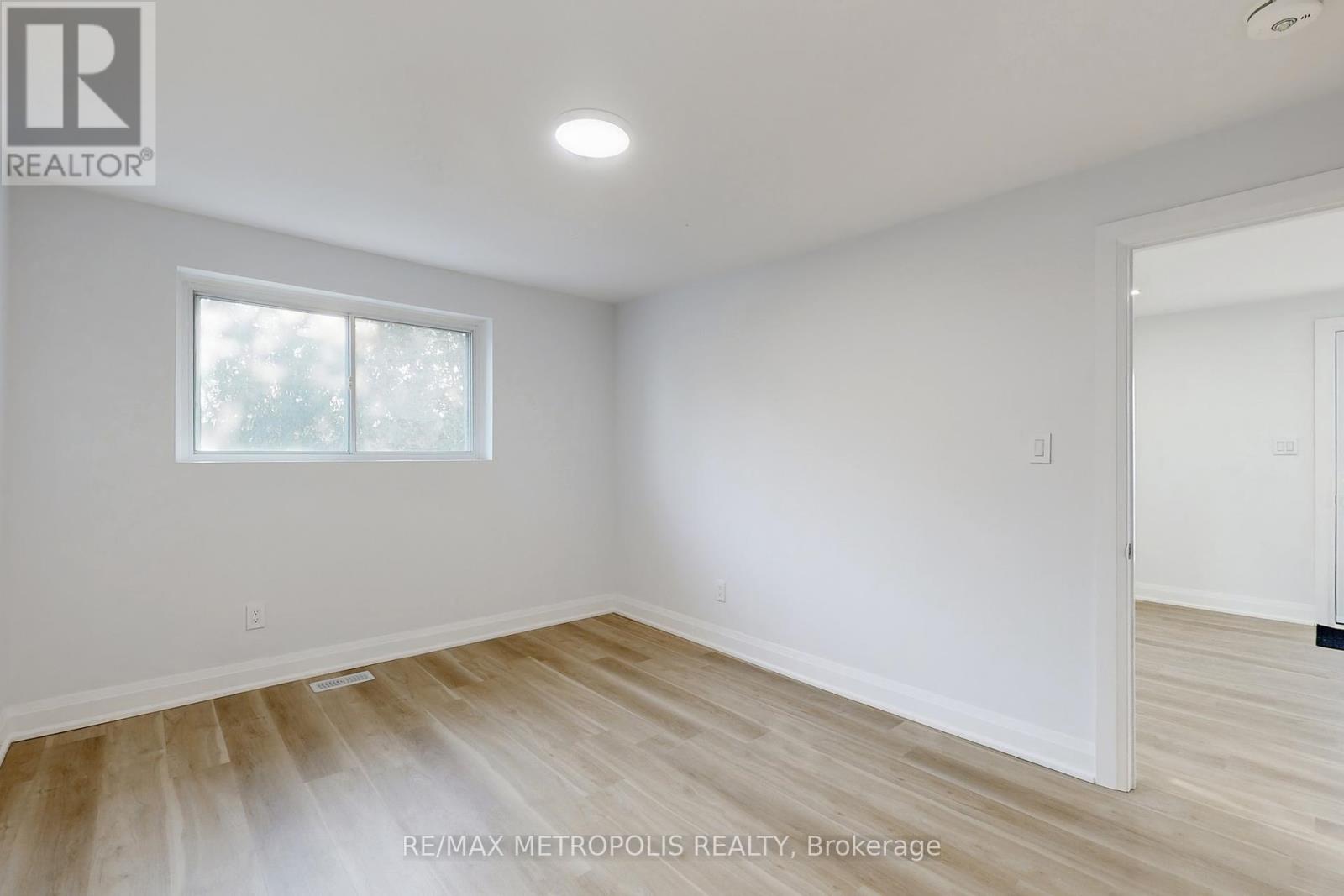 #2 Upper - 85 Primula Crescent, Toronto, Ontario  M9L 1J9 - Photo 10 - W12171523
