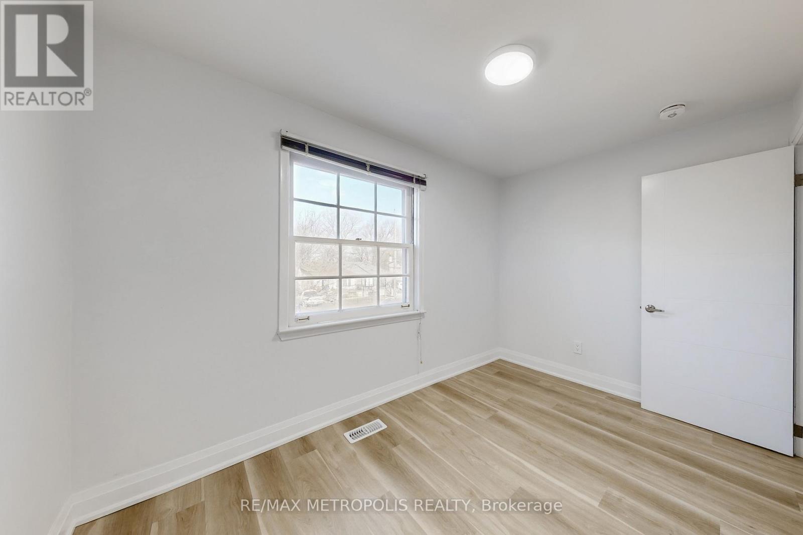 #2 Upper - 85 Primula Crescent, Toronto, Ontario  M9L 1J9 - Photo 11 - W12171523