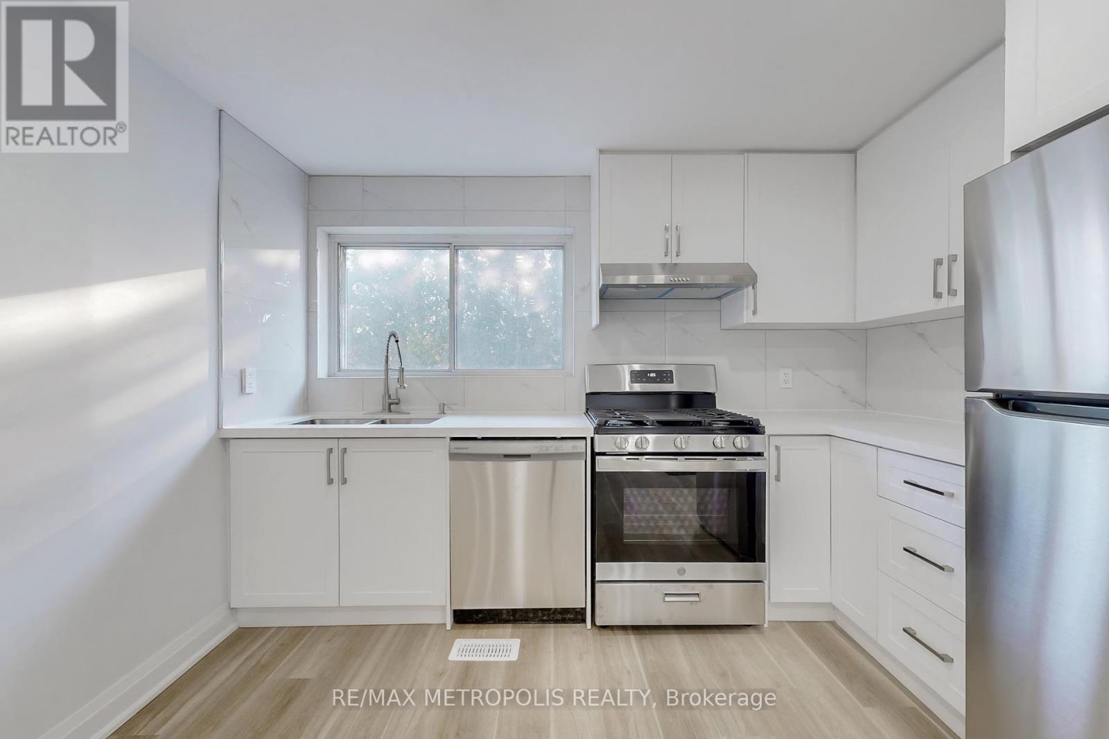 #2 Upper - 85 Primula Crescent, Toronto (Humber Summit), Ontario  M9L 1J9 - Photo 5 - W12171523