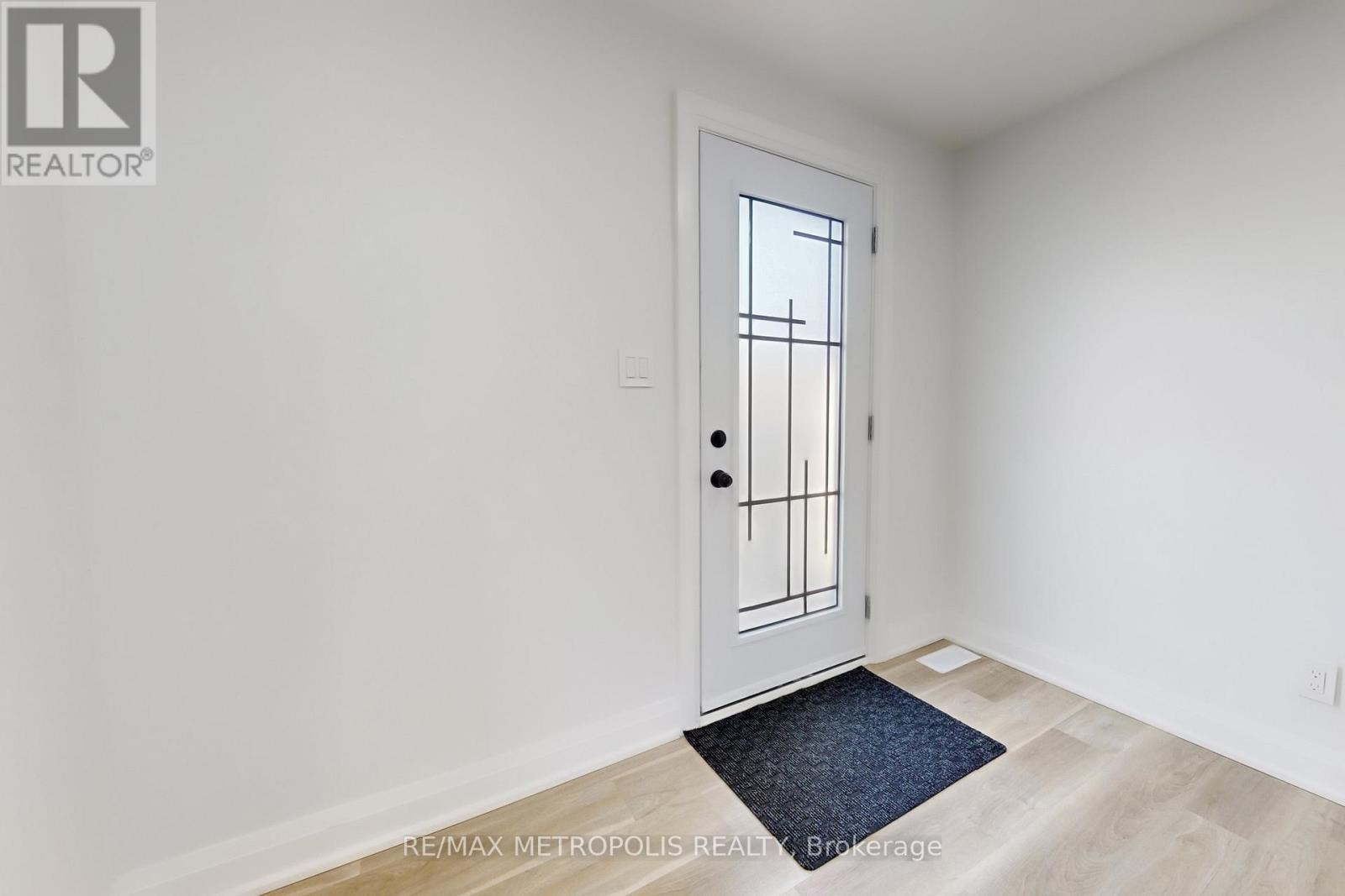 #2 Upper - 85 Primula Crescent, Toronto, Ontario  M9L 1J9 - Photo 3 - W12171523