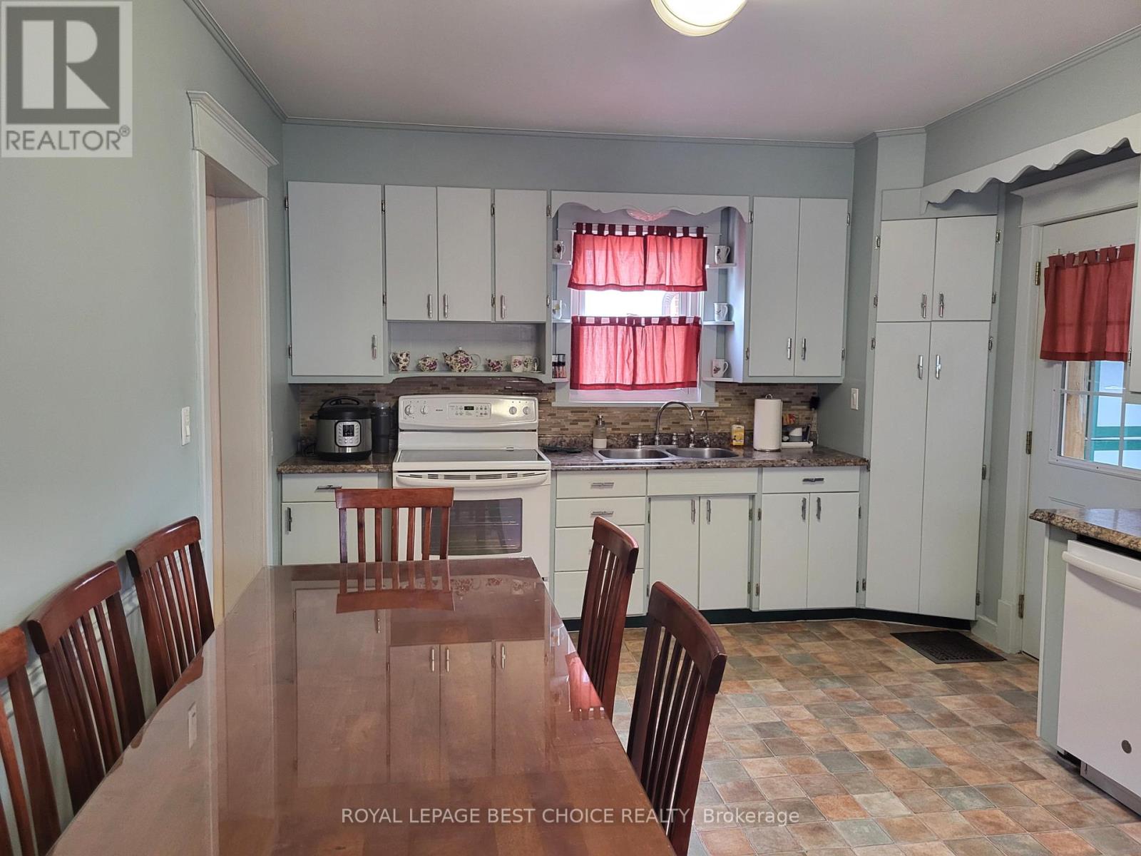 26 Aberdeen Street N, Chapleau, Ontario  P0M 1K0 - Photo 14 - X12171987
