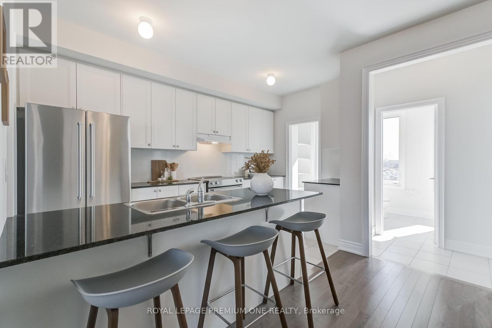 107 Tennant Circle, Vaughan (Vellore Village), Ontario  L4H 5L5 - Photo 12 - N12170087